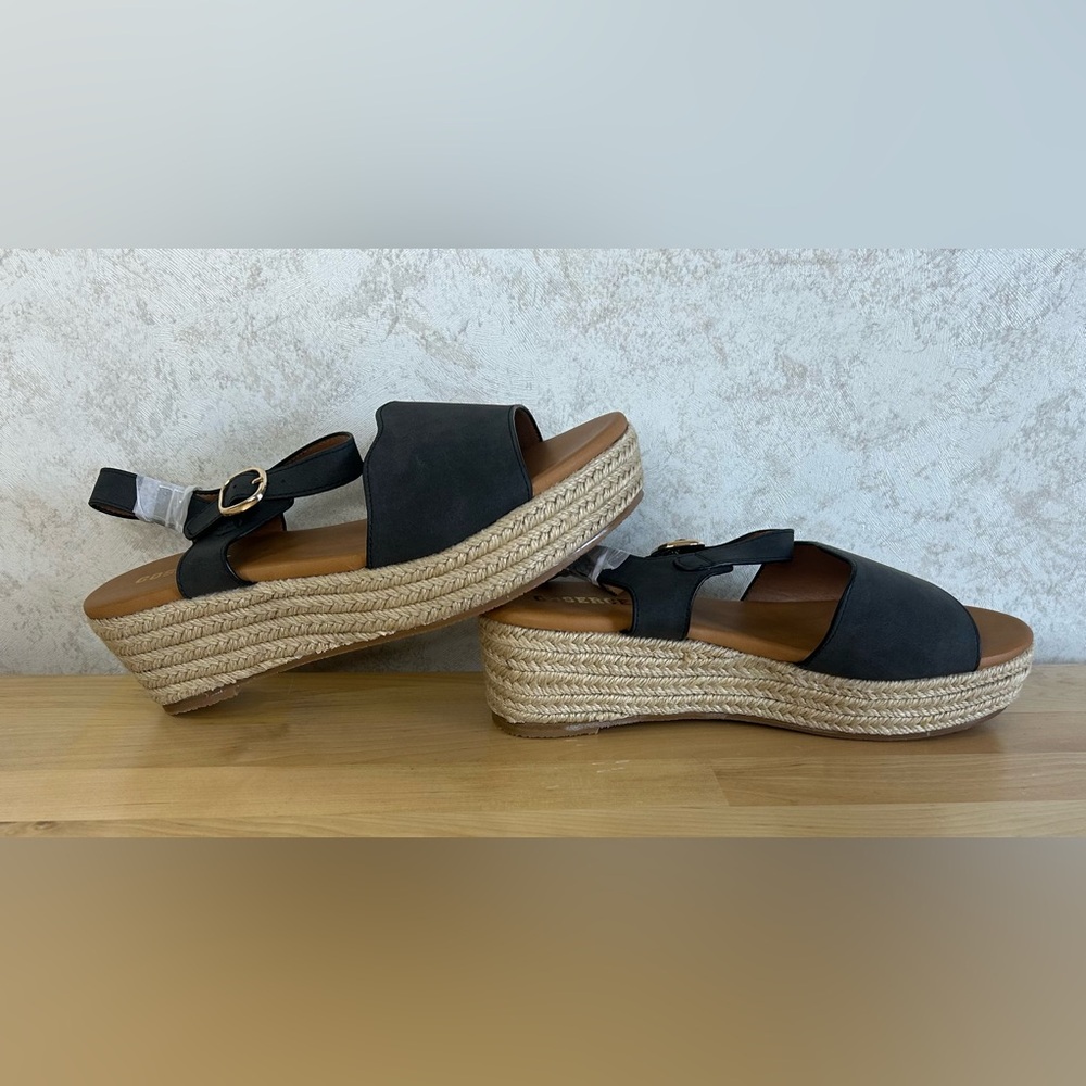 Black Scalloped Espadrille Platform Sandals Size 9 NWT In Box